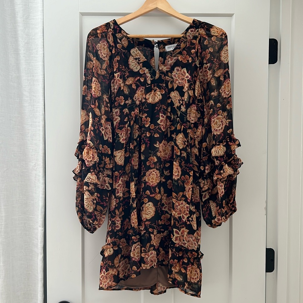 Vestique Dress